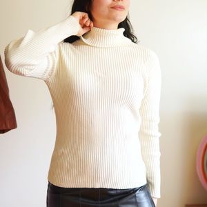 Soft Beautiful turtleneck long sleeve Sweater